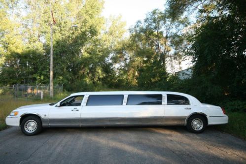 1999 Federal Coach 120" Limousine Town Car Very Clean, CHEAP Great Prom Limo, image 2