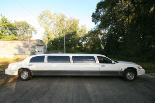 1999 Federal Coach 120" Limousine Town Car Very Clean, CHEAP Great Prom Limo, image 7