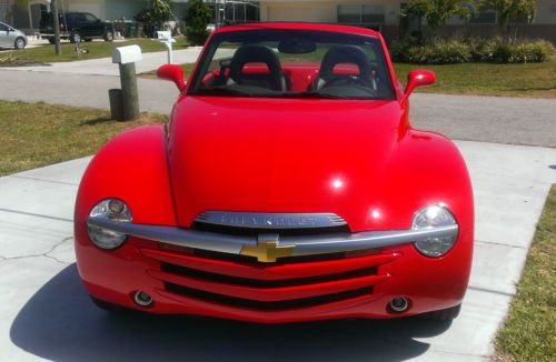 2004 chevrolet ssr base convertible 2-door 5.3l
