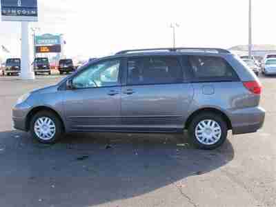 Toyota Sienna LE Cloth Interior 2nd Row Captains 7 Passenger Local Trade, image 4