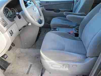 Toyota Sienna LE Cloth Interior 2nd Row Captains 7 Passenger Local Trade, image 11