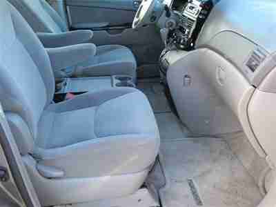 Toyota Sienna LE Cloth Interior 2nd Row Captains 7 Passenger Local Trade, image 12