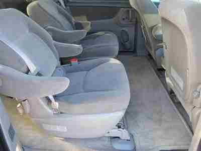 Toyota Sienna LE Cloth Interior 2nd Row Captains 7 Passenger Local Trade, image 13