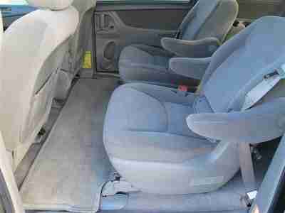 Toyota Sienna LE Cloth Interior 2nd Row Captains 7 Passenger Local Trade, image 16