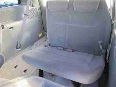 Toyota Sienna LE Cloth Interior 2nd Row Captains 7 Passenger Local Trade, image 17