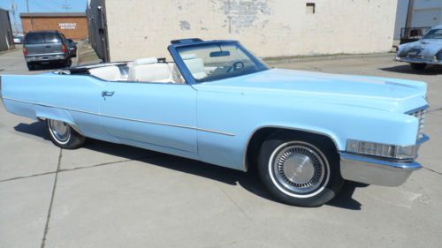 Only 4k miles! beautiful inside &amp; out! don&#039;t miss out on this classic cadillac!!