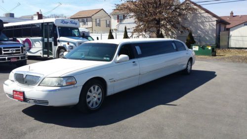 2003 lincoln limousine ,krystal ,8 pass 5th door. decent shape priced to sell!