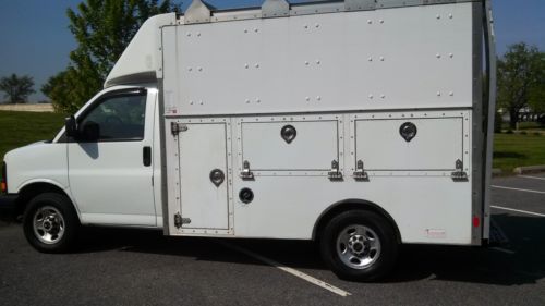 2004 gmc savana 3500 cutaway enclosed utility van 6.0 l v8 vortec gas used chevy