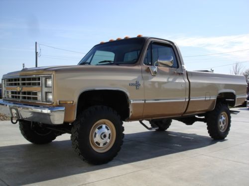 Silverado, 4x4, fuel injected 350 v-8, rust free with 79,938 original miles!