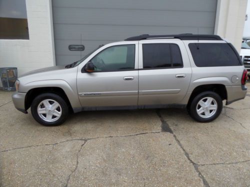 2002 chevy trailblazer lt ext***4x4*** ***3rd row seats******rear dvd player***