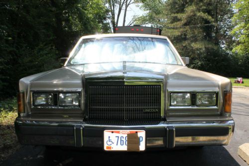 1989 lincoln town car signature se sedan 4-door 5.0l