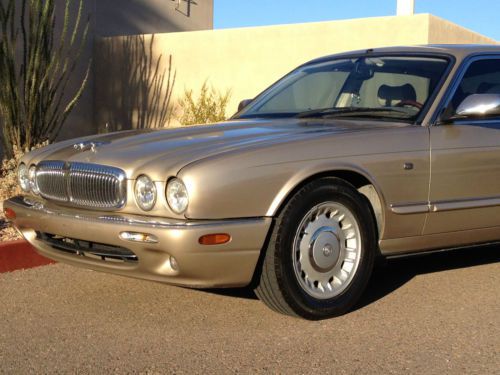 1998 jaguar xj8 vanden plas looks/runs good!  cold a/c!   loaded!