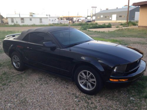 2005 black ford mustang convertible