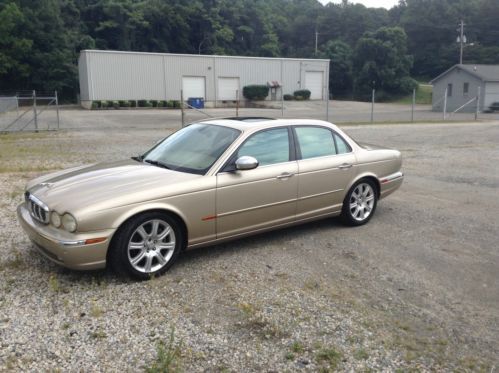 2004 jaguar vanden plas base sedan 4-door 4.2l