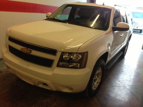 Chevrolet suburban 4x4 awd leather sunroof dvd 2 lt