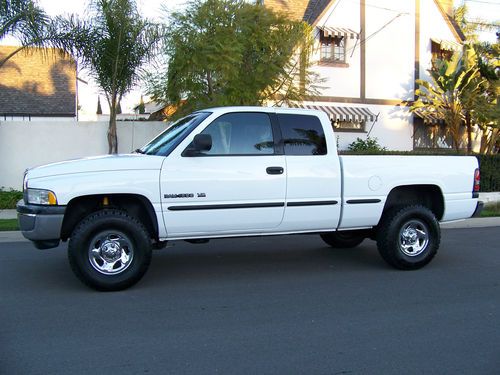 1999 dodge ram 1500 5-speed manual! 4x4 ext cab. 5.2 magnum white clean ca truck