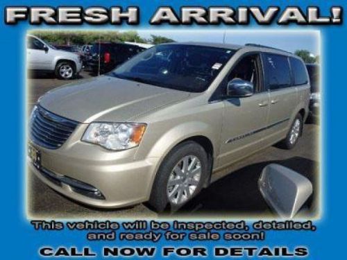 2011 chrysler town & country touring-l