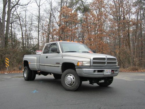 2001 dodge ram 3500 laramie slt dually diesel  * clean carfax! no accidents! *