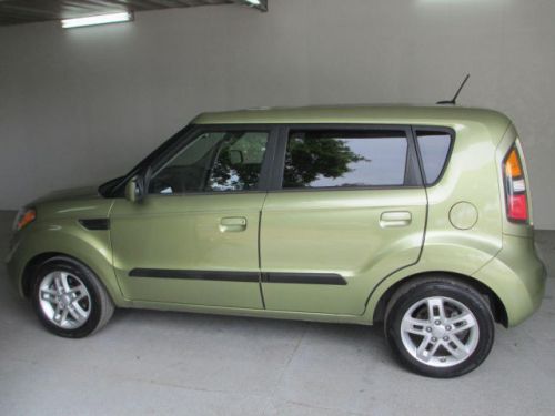 2010 kia soul +