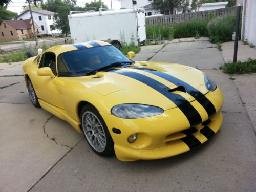 2000 dodge viper acr coupe 2-door 8.0l