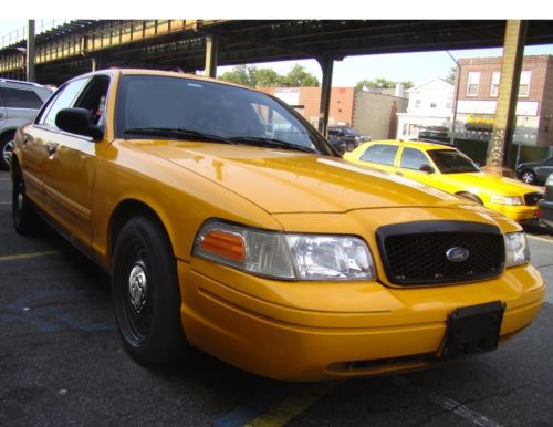 2011 ford crown victoria base sedan 4-door 4.6l