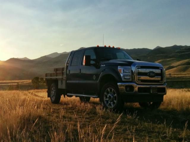 Ford f-350 lariat crew cab long bed