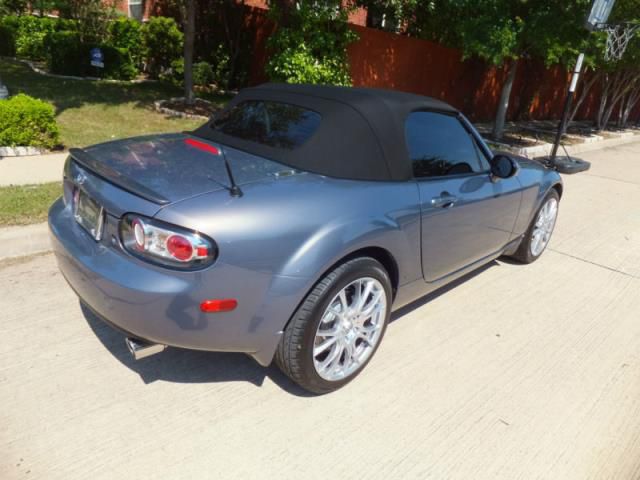 Mazda mx-5 miata base convertible 2-door