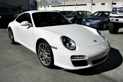 2012 porsche 911carerra 2 white w/navigation 1 owner like new garaged low miles