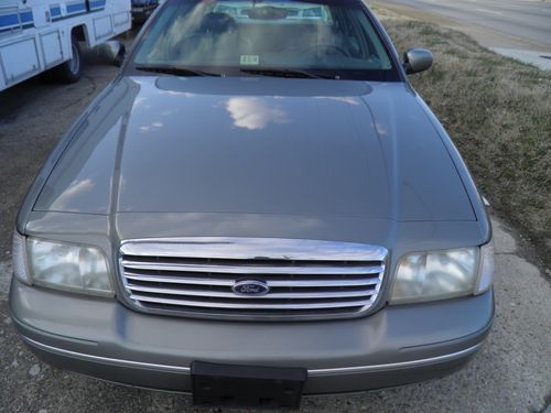 1999 ford crown victoria lx police interceptor model..p71