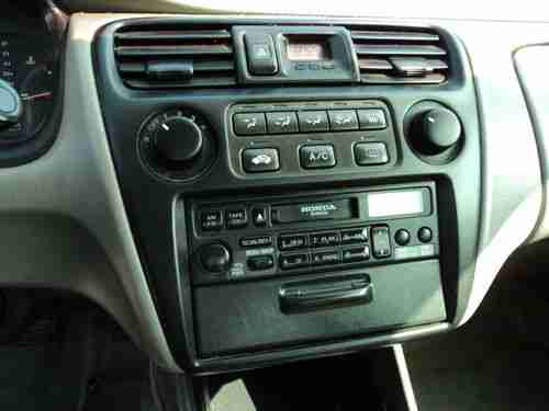 1998 Honda Accord, NO RESERVE, image 6