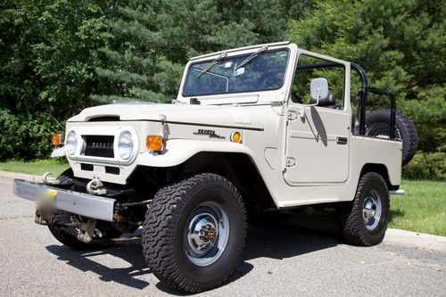 Fully restored 1970 fj40 toyota landcruiser. engine rebuilt by tlc, mint cond.