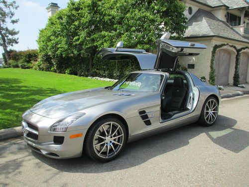 2011 mercedes-benz sls amg base coupe 2-door 6.3l