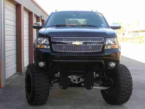 2008 Chevrolet Avalanche LTZ Crew Cab Pickup 4-Door 6.0L -$9,900.00, image 2