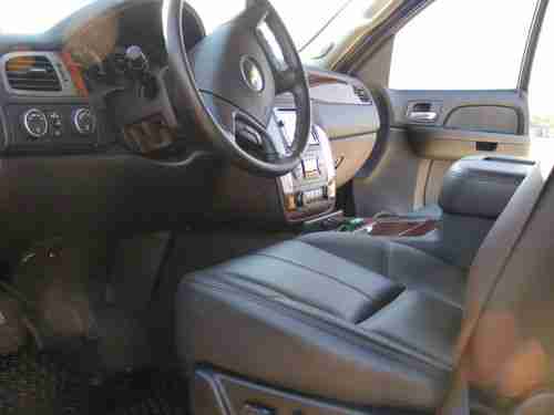 2008 Chevrolet Avalanche LTZ Crew Cab Pickup 4-Door 6.0L -$9,900.00, image 4