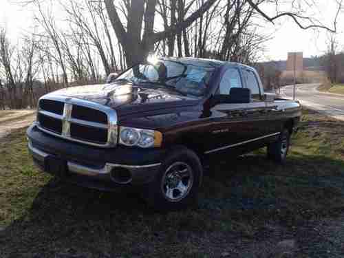 2005 Dodge 1500 With Crew Cab and Extended Bed includes bed-mounted toolbox, image 3