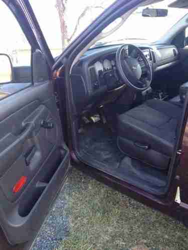 2005 Dodge 1500 With Crew Cab and Extended Bed includes bed-mounted toolbox, image 4
