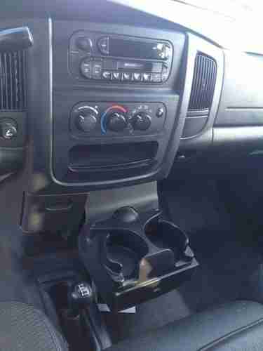 2005 Dodge 1500 With Crew Cab and Extended Bed includes bed-mounted toolbox, image 5