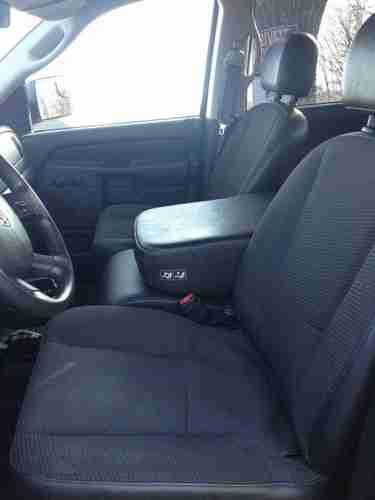 2005 Dodge 1500 With Crew Cab and Extended Bed includes bed-mounted toolbox, image 8