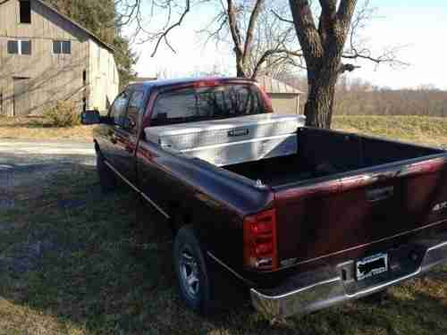 2005 Dodge 1500 With Crew Cab and Extended Bed includes bed-mounted toolbox, image 11