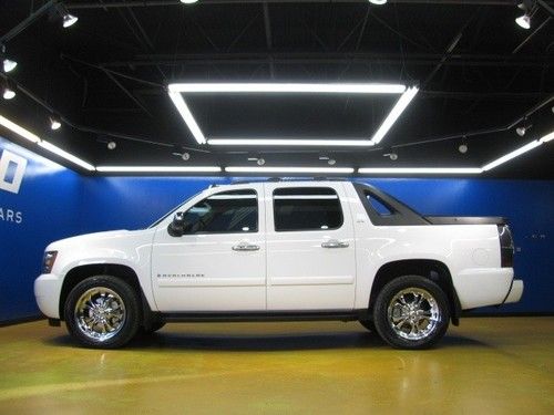 Chevrolet avalanche ltz crew cab 4wd sunroof bose heated seats 20 inch wheels