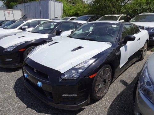 2014 nissan gt-r premium black on black with cold weather package gtr no reserve