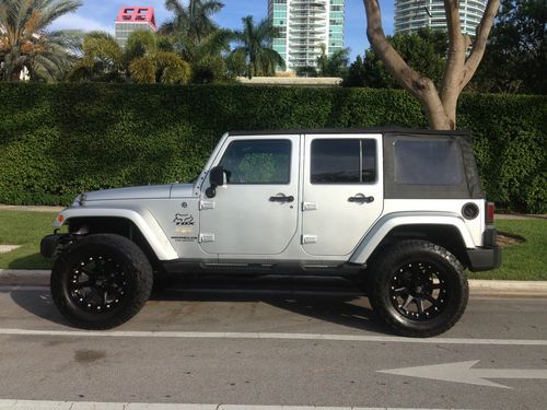 2008 4x4 jeep wrangler sahara sport utility 4-door 3.8l