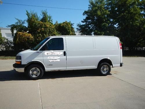 2003 chevrolet express 2500 base standard cargo van 3-door 6.0l