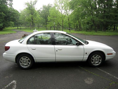 2001 saturn sl2 base sedan 4-door 1.9l...no reserve