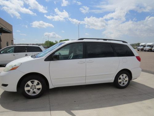 2006 toyota sienna le mini 8 passenger van 5-door 3.3l