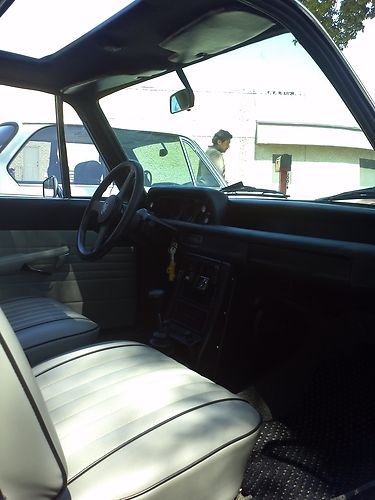 1974 BMW 2002 Schwartz Black, electric moonroof, AC, all new resto.. final sale, image 4