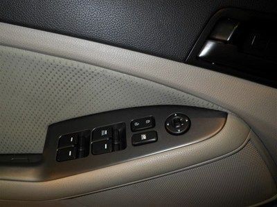 LX 2.4L Turn signal in mirrors, Traction control 1 owner no accidents leather, image 18