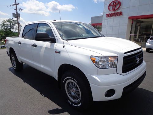 New 2013 tundra crewmax trd rock warrior 5.7l v8 4x4 sunroof super white