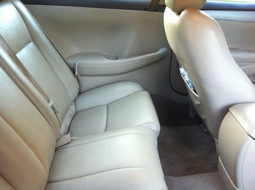 Great Condition, White SE, image 4