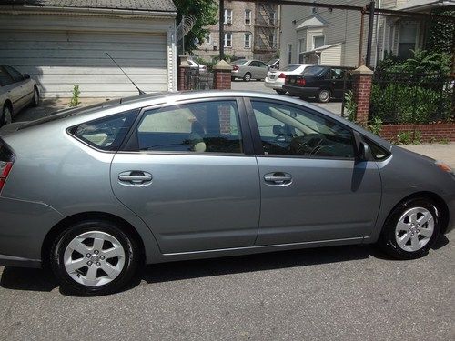 2005 toyota prius base hatchback 4-door 1.5l